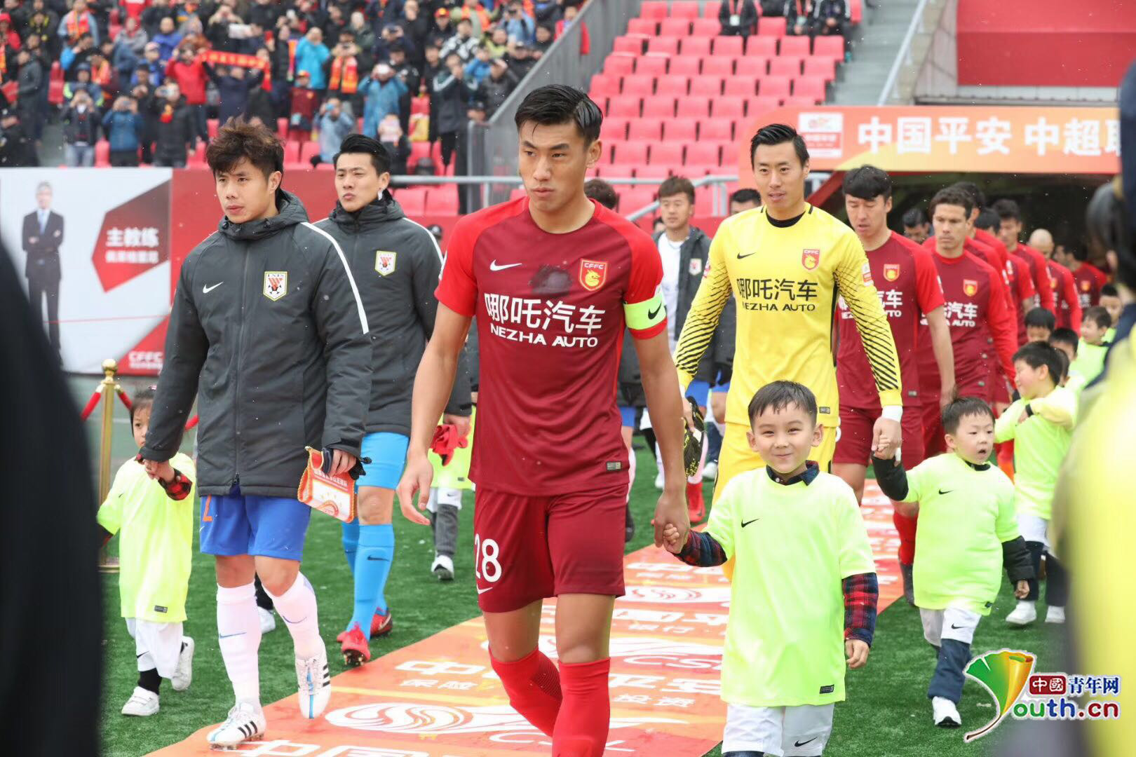 《战锤40K战争黎明4》CG预告 展示兽人阵营