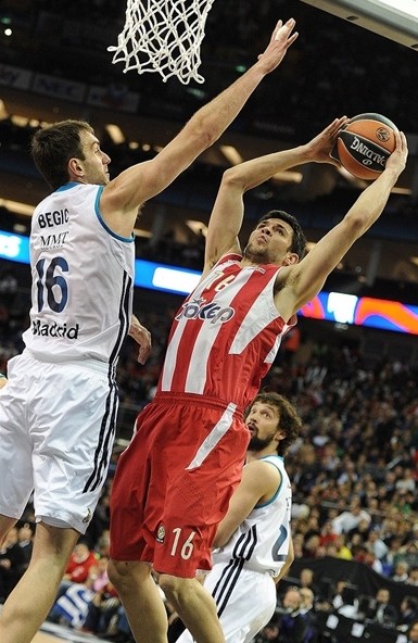 意媒：米兰希望魔笛能帮助推动卢宁加盟，皇马估价2500万欧