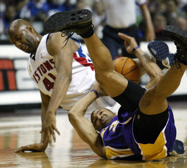 山东男篮胜北京队，许利民不满球员表现称暴露问题有帮助