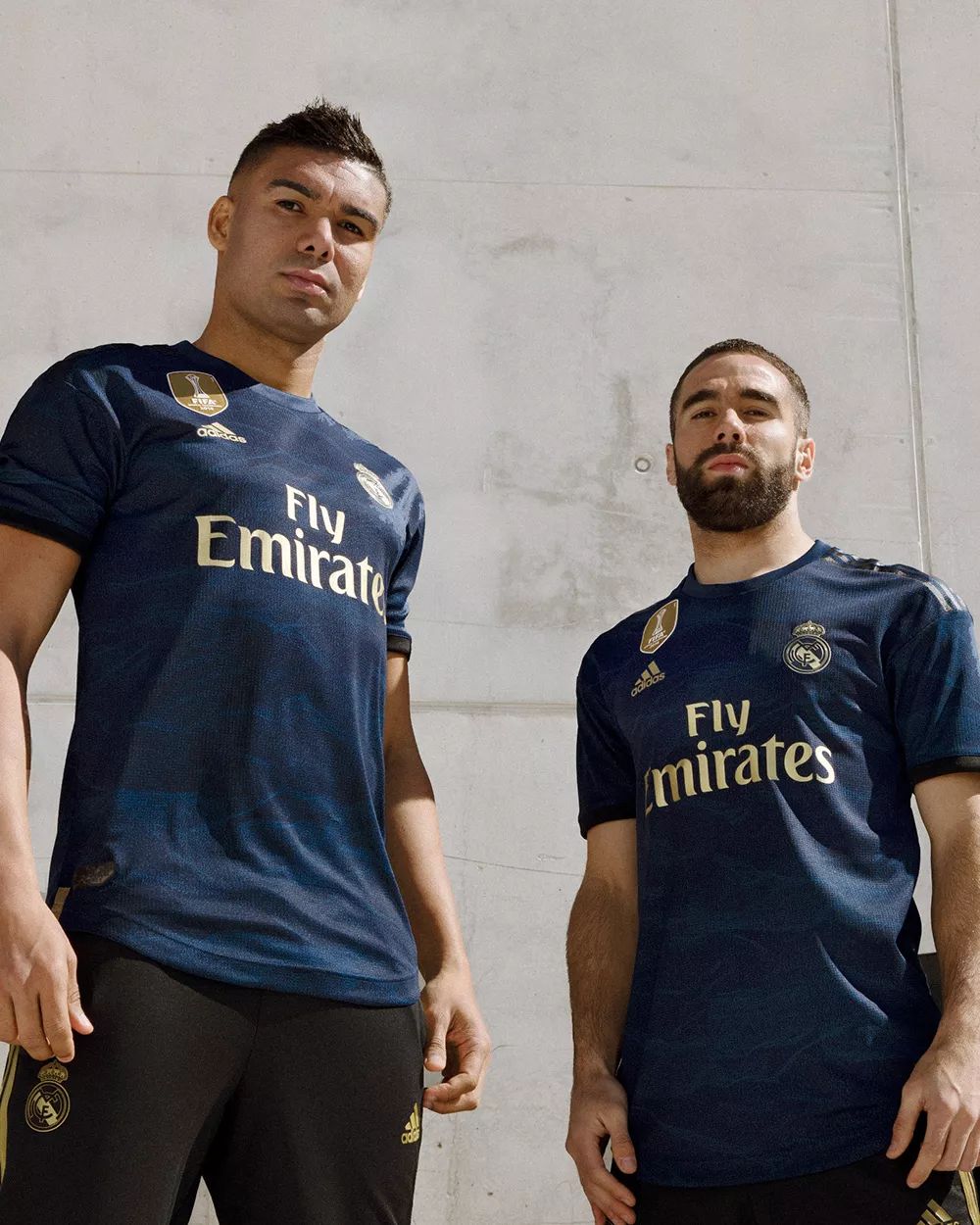 深港澳青少年小满时节深圳新洲河里劈波斩浪