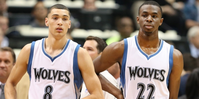 俄极限运动员挑战在1800米高空踢球，进球后做出C罗庆祝动作