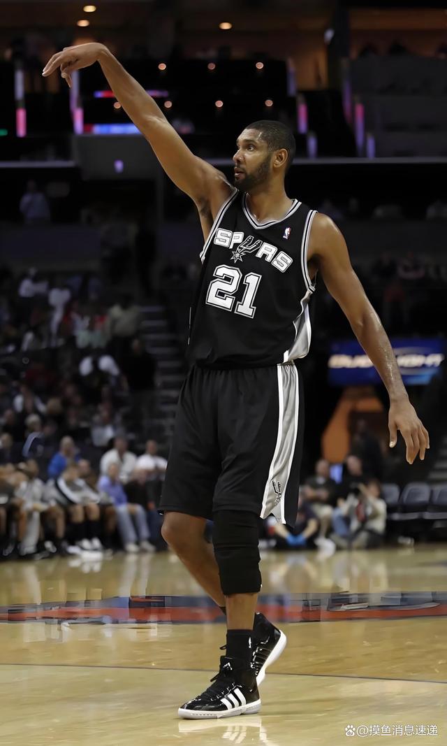 为什么外野手在阳光剧烈时优先选择单手接捕以扩大视野覆盖