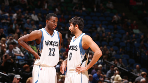 约基奇三双引领，掘金主场127-117击退残阵雄鹿