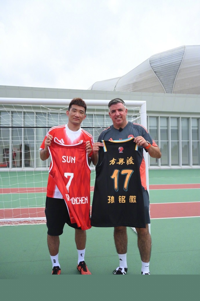 俯视角弹幕射击游戏《第一次下降》Steam页面开放