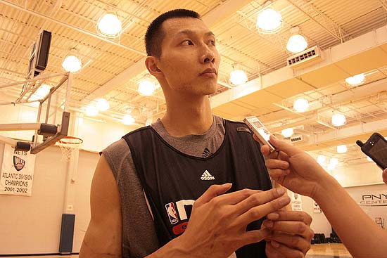 湖人惨败国王！詹姆斯赛后少见暴怒，矛头直指全队，东契奇42分也带不动，罪魁祸首竟是慢重钝？