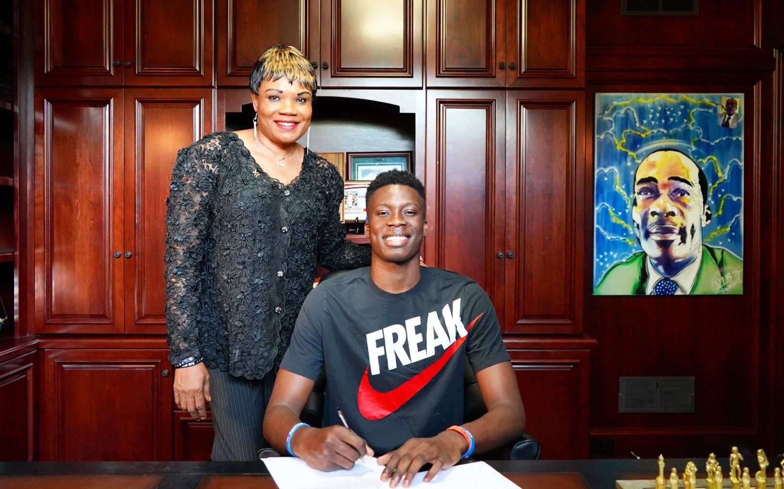 半场战报：莱切2-0都灵，班达建功，拉萨纳-库利巴利破门